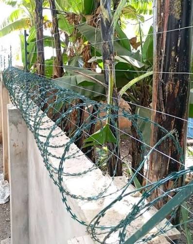 Top wall electric fence combined with razor wire in Kenya creates a powerful double barrier for your property. The razor wire forms a sharp physical deterrent, while the electric fence delivers a high-voltage shock to anyone attempting to climb over. Installed on top of your perimeter wall, this system is designed to detect intrusion instantly and stop burglars and intruders.